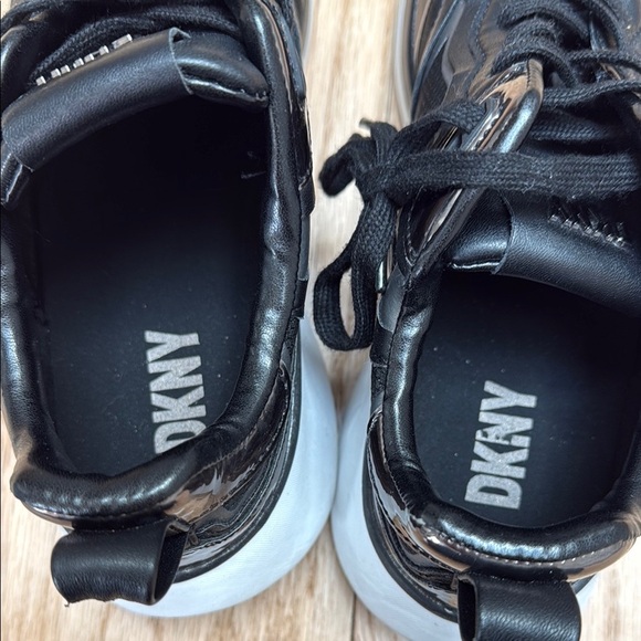DKNY Sneakers Black and White - Picture 4 of 5